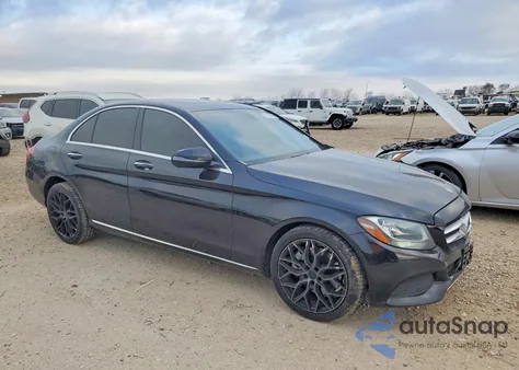 2018 Mercedes-Benz C 300 4Matic из США, поврежденный, VIN 55SWF4KB6JU245028